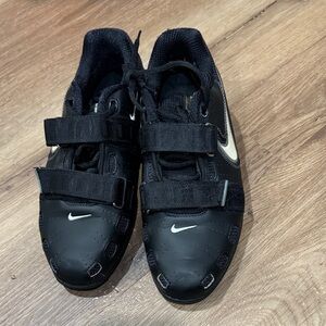 Nike Romelos 2 powerlifting shoes
Size 9